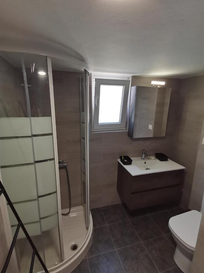 Penthouse Spacious W Super Wifi & Terrace, 2 Min From Metro Athén Kültér fotó