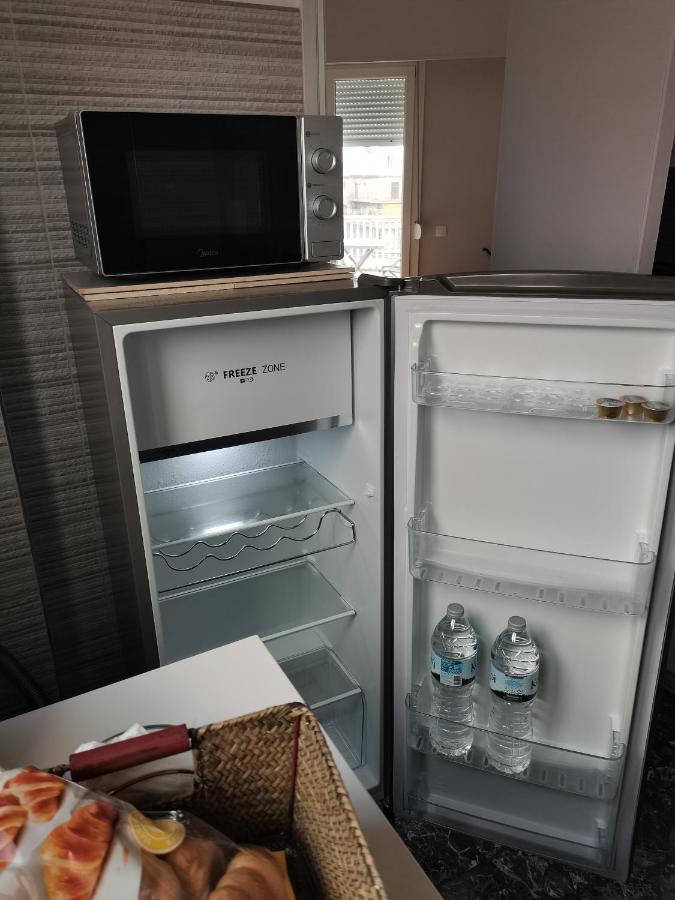Penthouse Spacious W Super Wifi & Terrace, 2 Min From Metro Athén Kültér fotó
